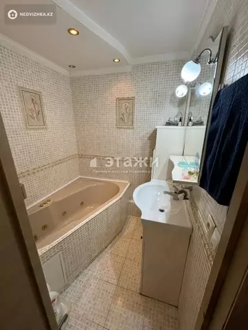 3-комнатная квартира, этаж 4 из 5, 60 м²