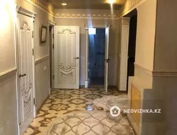 7-комнатный дом, 10 соток, 280 м²