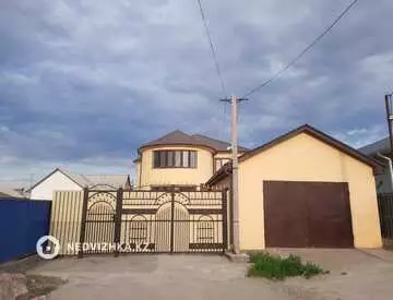 5-комнатный дом, 7 соток, 235 м²