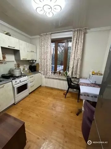 3-комнатная квартира, этаж 2 из 4, 74 м²