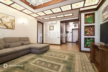 3-комнатная квартира, этаж 4 из 6, 121 м²