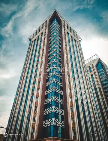 2-комнатная квартира, этаж 24 из 24, 66 м²