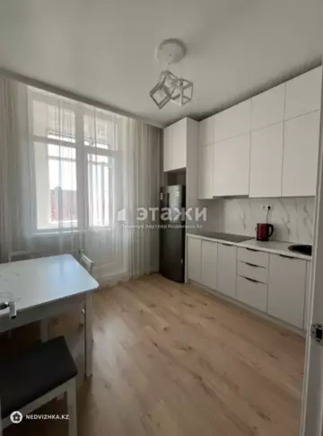 3-комнатная квартира, этаж 4 из 23, 100 м²