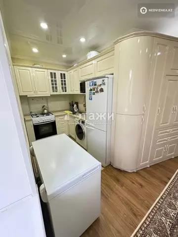 4-комнатная квартира, этаж 5 из 5, 60 м²
