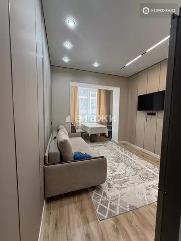 2-комнатная квартира, этаж 12 из 20, 52 м², на длительный срок