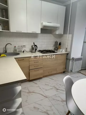 2-комнатная квартира, этаж 8 из 9, 60 м², на длительный срок