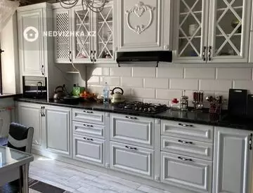 2-комнатная квартира, этаж 2 из 5, 70 м², на длительный срок