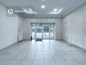 Помещение, этаж 1 из 3, 155 м², на длительный срок
