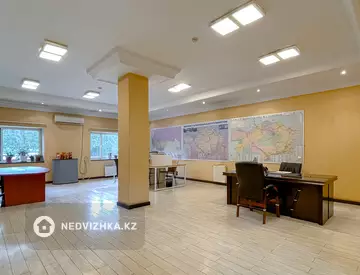 Помещение, этаж 1 из 3, 155 м², на длительный срок