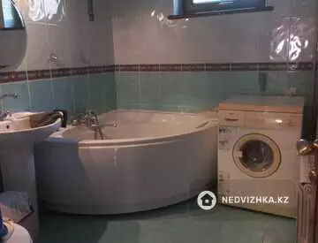 2-комнатная квартира, этаж 3 из 5, 56 м², на длительный срок