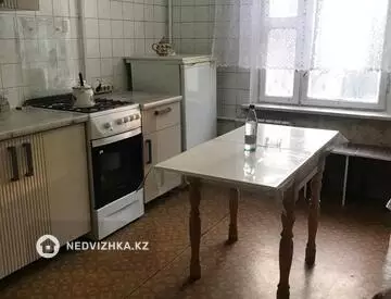 2-комнатная квартира, этаж 3 из 5, 52 м², на длительный срок