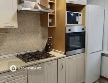 4-комнатная квартира, этаж 3 из 4, 74 м², на длительный срок