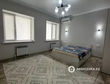 2-комнатная квартира, этаж 2 из 5, 70 м², на длительный срок