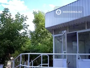 Офисное помещение, этаж 1 из 3, в жилом доме, 83 м²