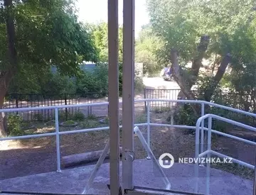Офисное помещение, этаж 1 из 3, в жилом доме, 83 м²
