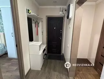 2-комнатная квартира, этаж 1 из 9, 50 м², посуточно
