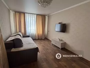2-комнатная квартира, этаж 1 из 9, 50 м², посуточно