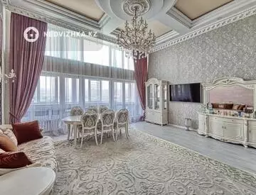 4-комнатная квартира, этаж 9 из 10, 220 м²