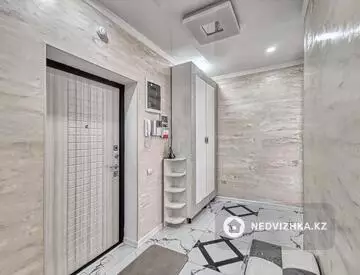 4-комнатная квартира, этаж 9 из 10, 220 м²