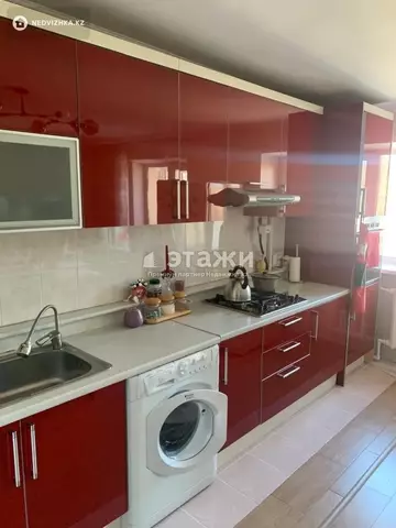 3-комнатная квартира, этаж 4 из 6, 61 м²