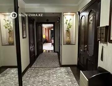 4-комнатная квартира, этаж 2 из 5, 100 м²
