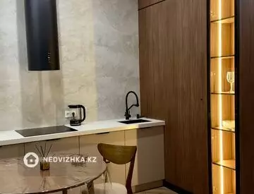 1-комнатная квартира, этаж 7 из 19, 50 м², посуточно