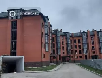 4-комнатная квартира, этаж 3 из 5, 207 м²