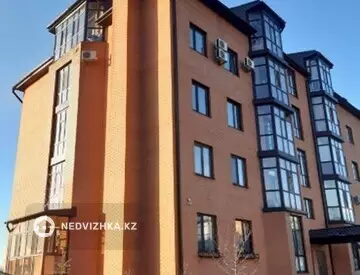 4-комнатная квартира, этаж 3 из 5, 207 м²