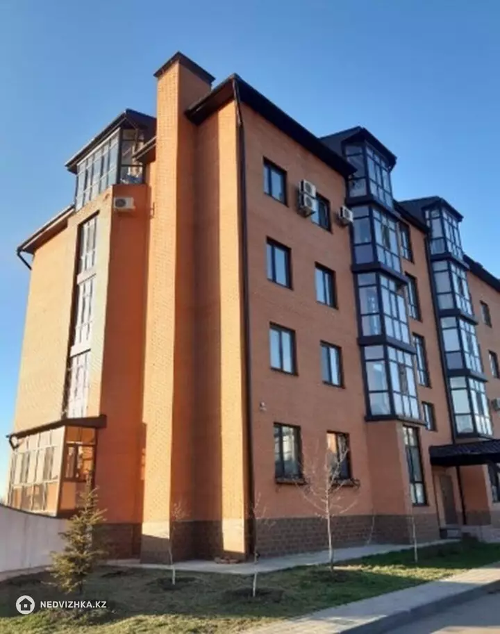 207 м², 4-комнатная квартира, этаж 3 из 5, 207 м², изображение - 1