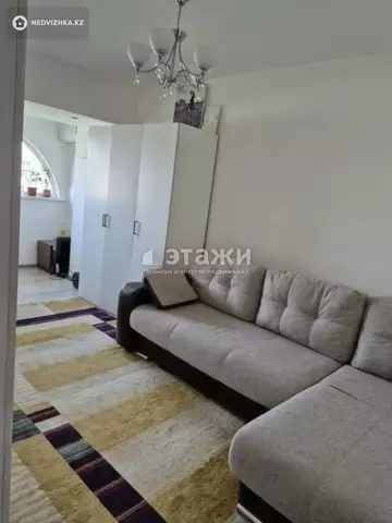 2-комнатная квартира, этаж 8 из 9, 50 м²