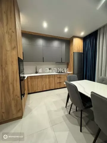 2-комнатная квартира, этаж 9 из 12, 73 м², на длительный срок