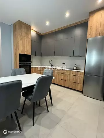 2-комнатная квартира, этаж 9 из 12, 73 м², на длительный срок