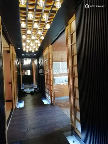 3-комнатная квартира, этаж 4 из 4, 160 м², на длительный срок