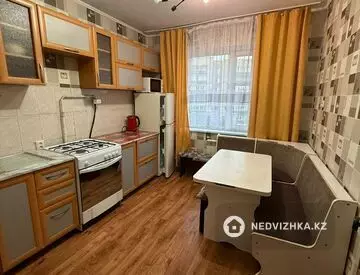 4-комнатная квартира, этаж 5 из 5, 90 м², на длительный срок