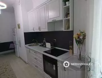 1-комнатная квартира, этаж 4 из 12, 52 м²