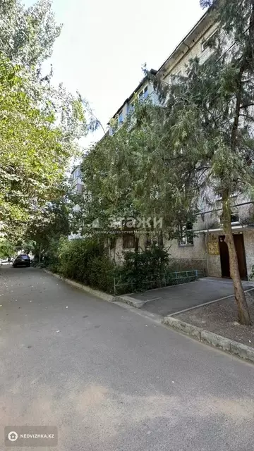 1-комнатная квартира, этаж 4 из 5, 37 м²