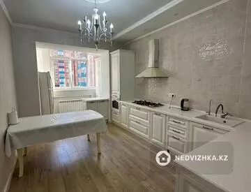 4-комнатная квартира, этаж 2 из 9, 143 м²