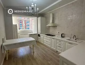 4-комнатная квартира, этаж 2 из 9, 136 м²