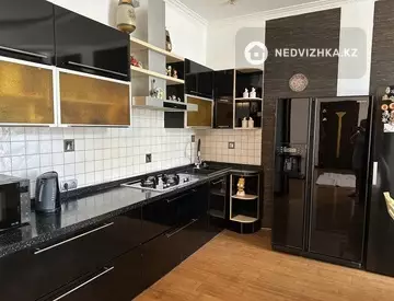 4-комнатная квартира, этаж 2 из 3, 110 м²