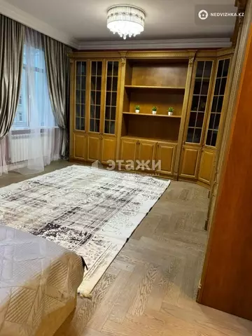 3-комнатная квартира, этаж 4 из 6, 175 м², на длительный срок