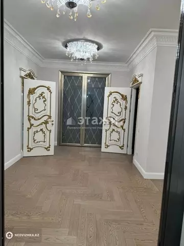 3-комнатная квартира, этаж 4 из 6, 175 м², на длительный срок