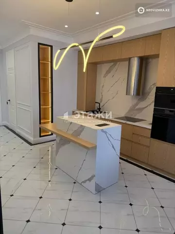 3-комнатная квартира, этаж 14 из 19, 124 м²