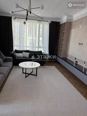 3-комнатная квартира, этаж 14 из 19, 124 м²