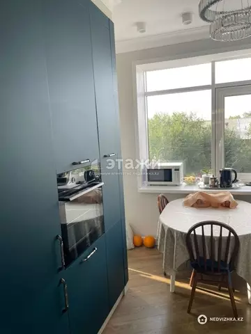 3-комнатная квартира, этаж 4 из 6, 90 м², на длительный срок