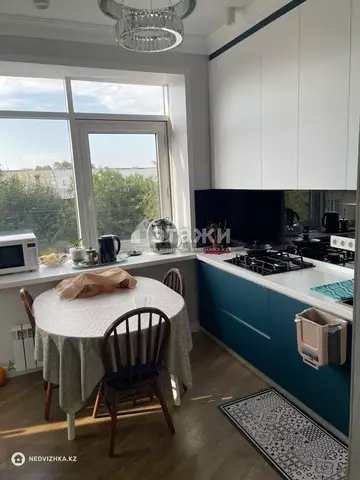 3-комнатная квартира, этаж 4 из 6, 90 м², на длительный срок