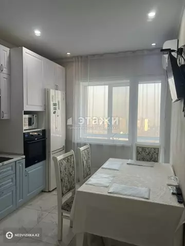 3-комнатная квартира, этаж 11 из 12, 82 м², на длительный срок