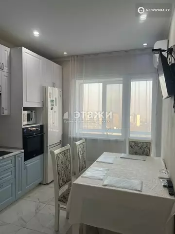 3-комнатная квартира, этаж 11 из 12, 82 м², на длительный срок