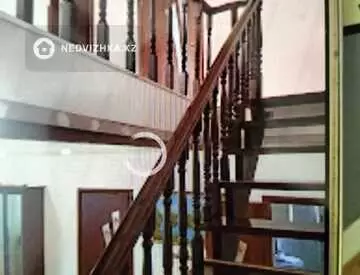 5-комнатный дом, 3.8 соток, 180 м²