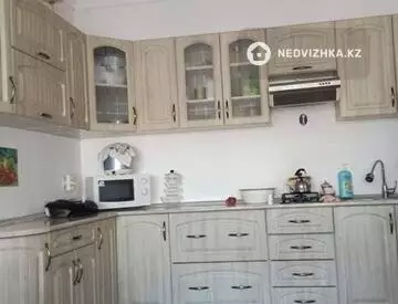 5-комнатный дом, 3.8 соток, 180 м²