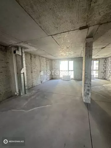 3-комнатная квартира, этаж 4 из 10, 107 м²